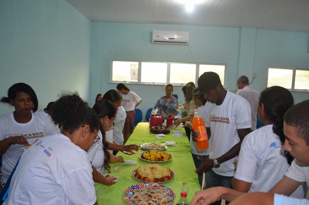 A Prefeitura de Camacã lança Programa Qualifica Bahia para curso de Corte Costura